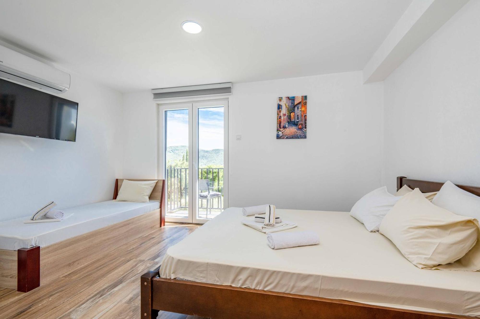 Sumice Inn Petrovac Екстер'єр фото
