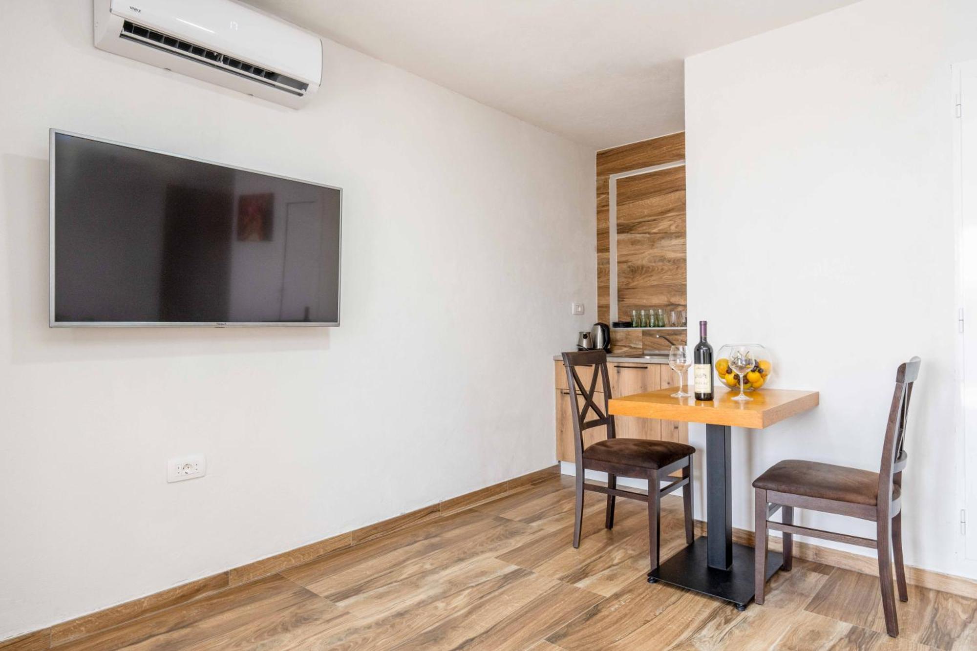 Sumice Inn Petrovac Екстер'єр фото