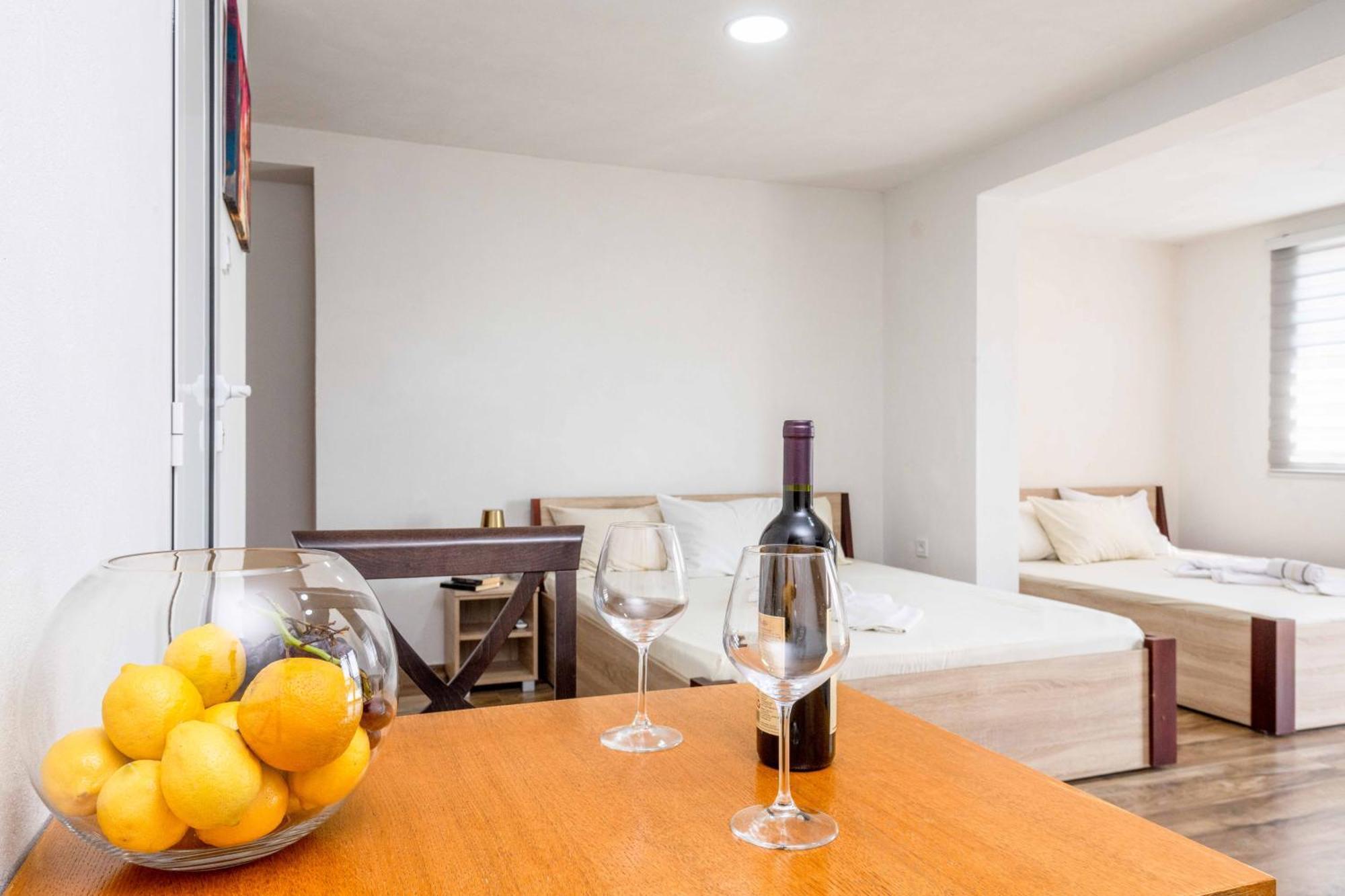 Sumice Inn Petrovac Екстер'єр фото